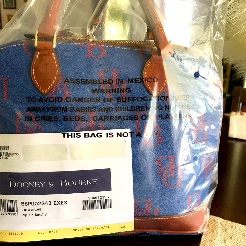 Dooney & Bourke EXCLUSIVE Zip-Zip Satchel 😎🥳 SALE!!🥳